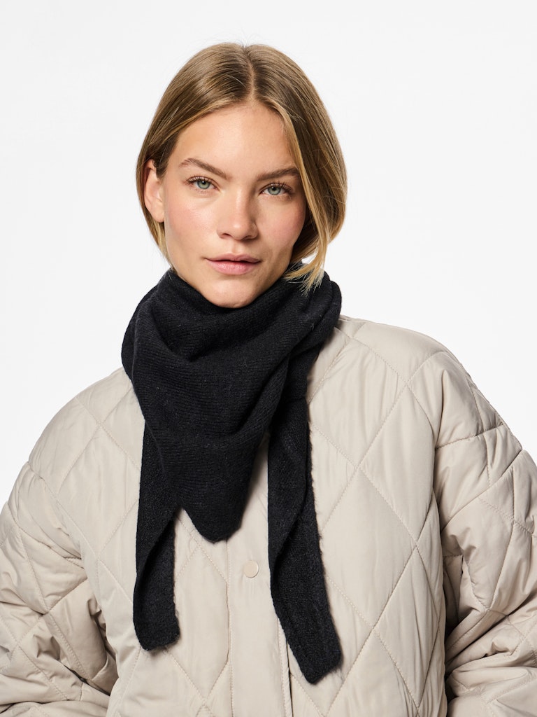 PCJuliana Triangle Scarf Black