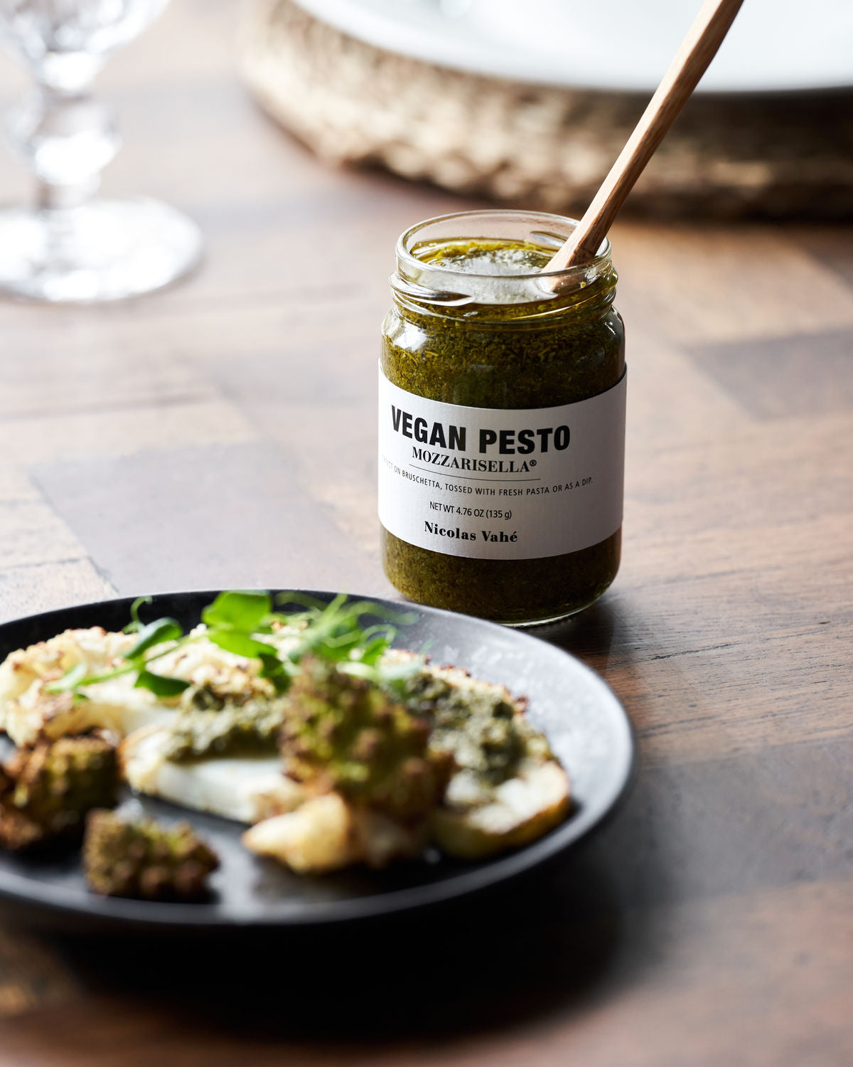 Vegan pesto with mozzarisella