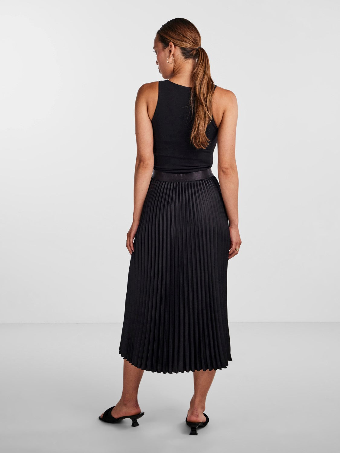 YASCeline HW Midi Skirt Black