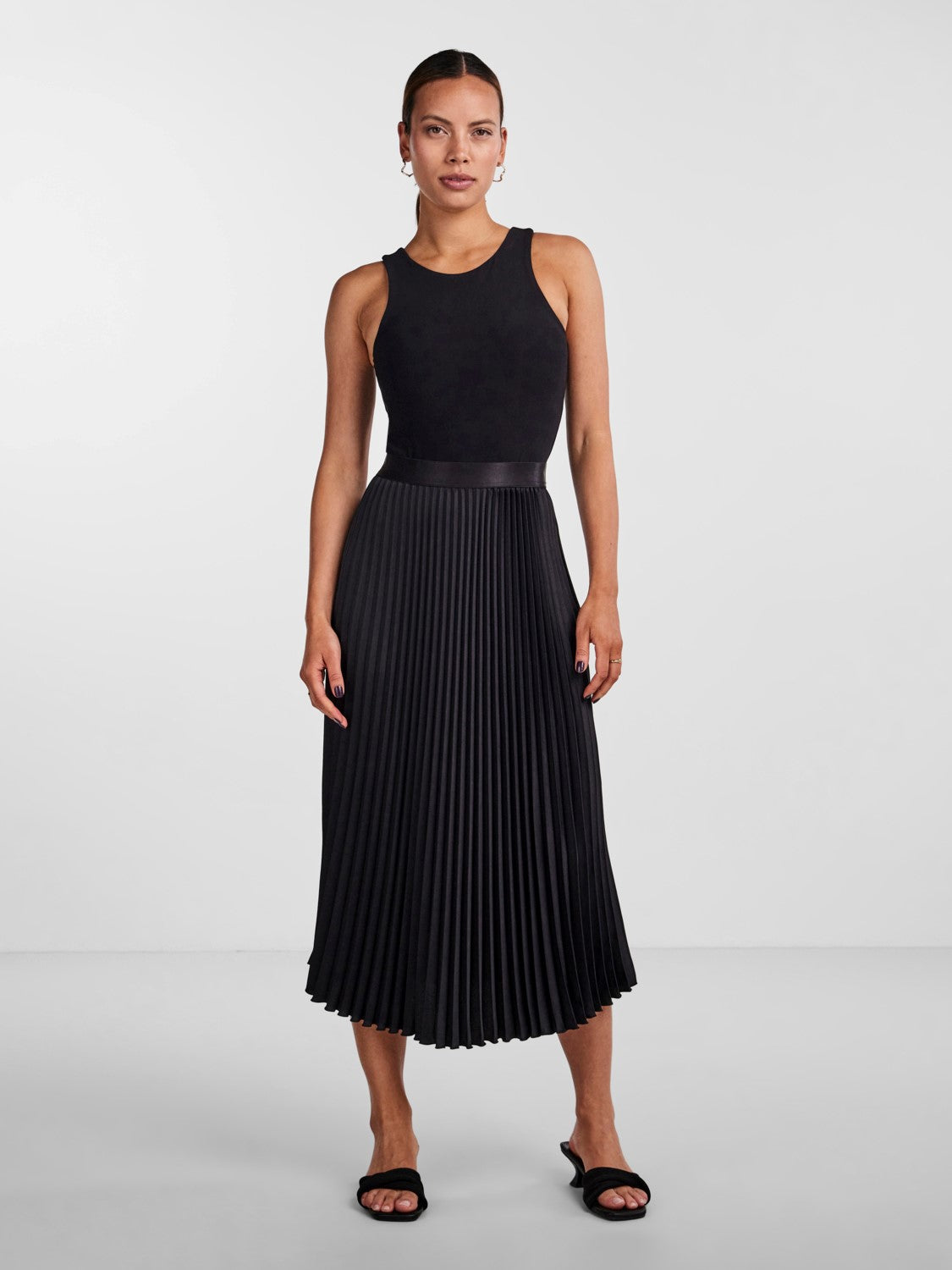 YASCeline HW Midi Skirt Black