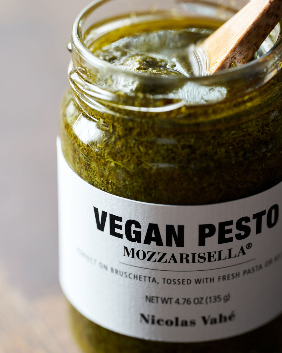 Vegan pesto with mozzarisella